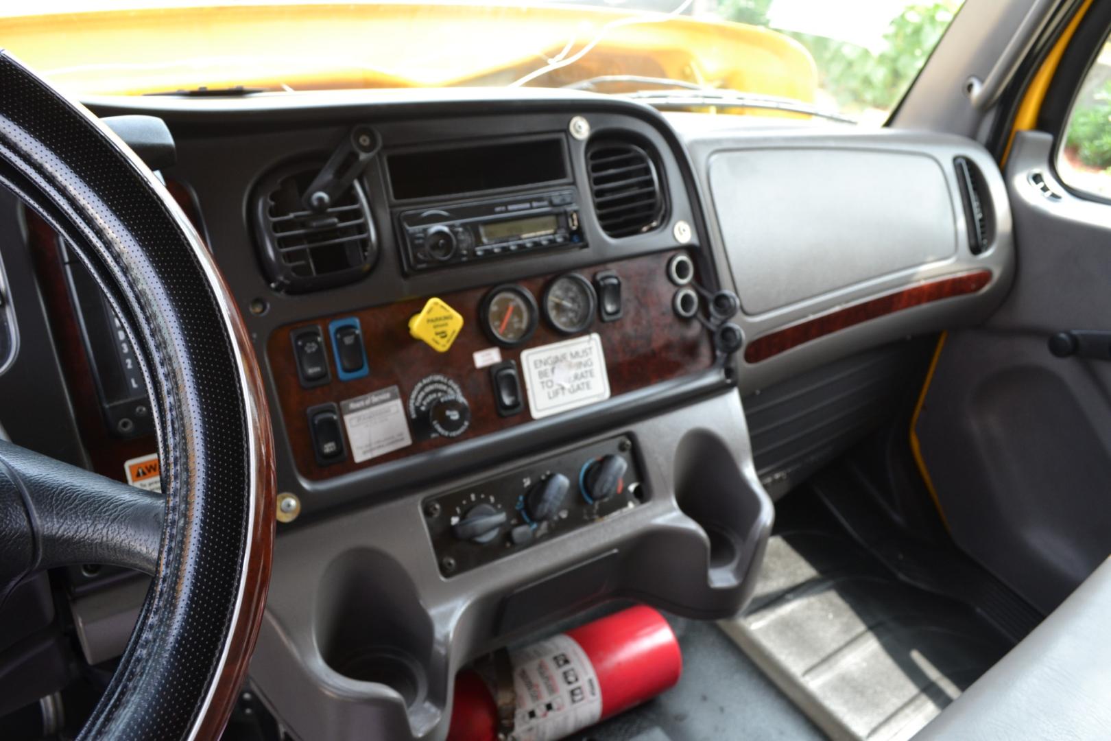 2017 YELLOW /BLACK FREIGHTLINER M2-106 with an CUMMINS ISB 6.7L 220HP engine, ALLISON 2200RDS AUTOMATIC transmission, located at 9172 North Fwy, Houston, TX, 77037, (713) 910-6868, 29.887470, -95.411903 - Photo#18